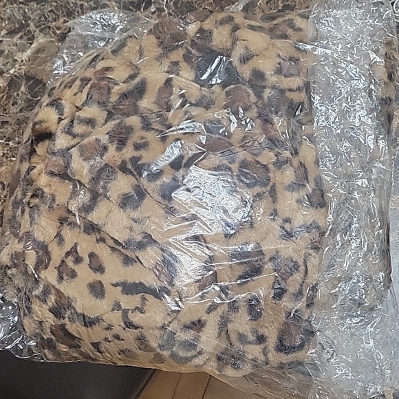 Womens Cheetah Jacket - Picture 3 of 3